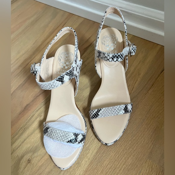 Brand new! Vince Camuto Lynona Leather Heels - Snake print, size 6.5 - Picture 2 of 4